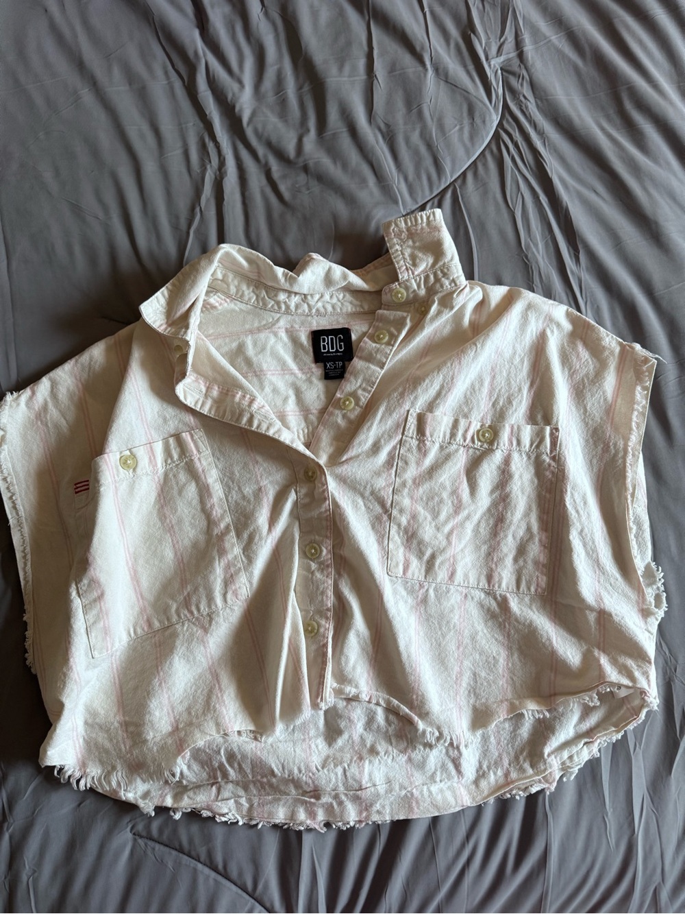 BDG Urban Outfitters White Cropped Sleeveless Button-Up Shirt XS